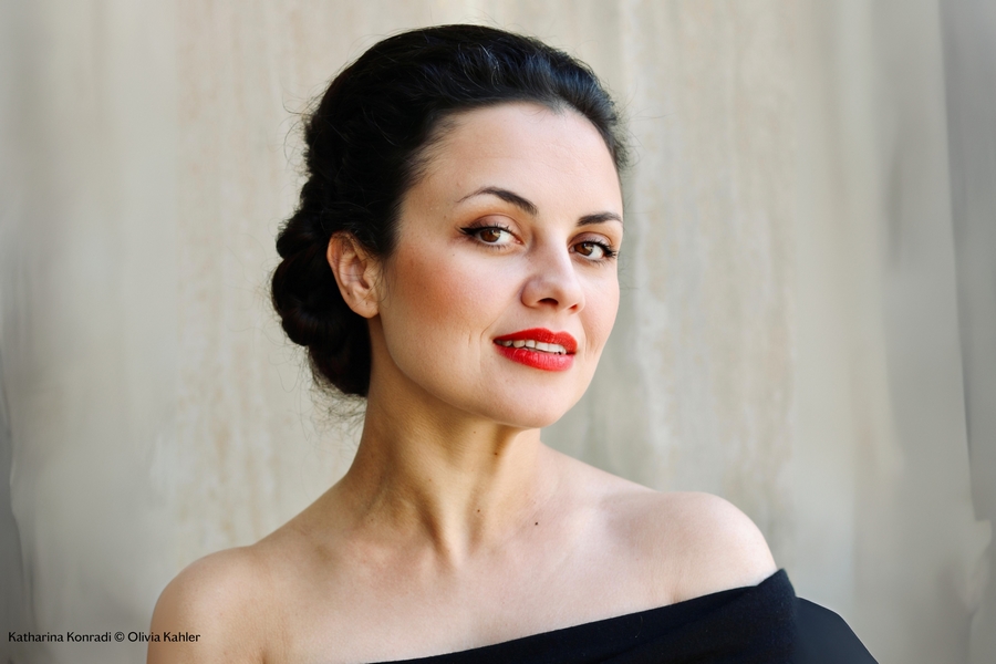 KatharinaKonradi OliviaKahler 9x6